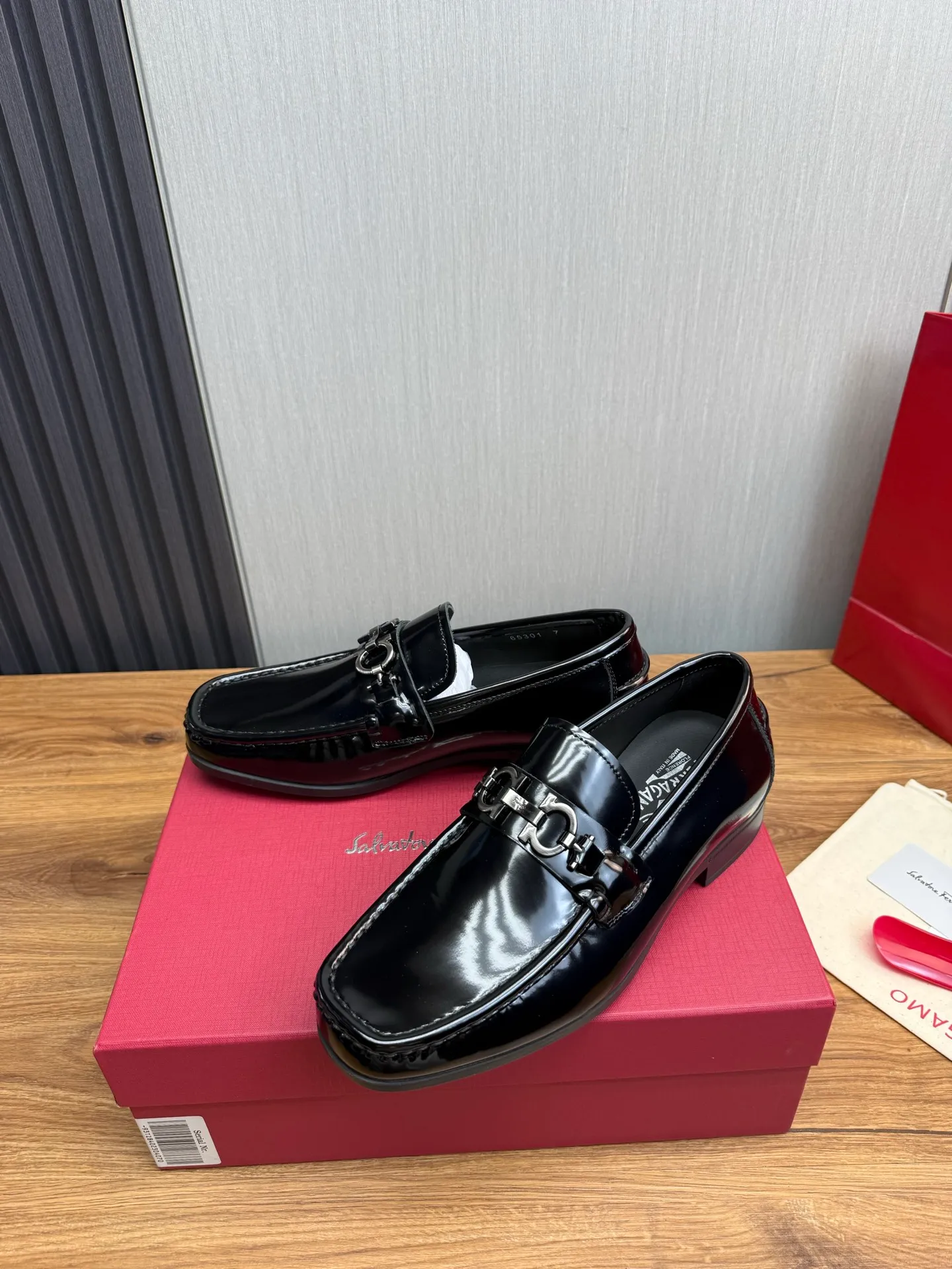 Men's shoes 💰760💰 Ferragamo. [Ferragamo] Men's Loaf leather shoes, the latest hot style, 1:1 original purchase quality, top quality, imported open-edge beaded cowhide leather on the upper, hand-made three-dimensional stitching highlights the round toe design, the inner feet are made of imported cowhide, with original wear-resistant rubber outsole, matching code 39-44, (38, 45 custom-made, non-refundable)